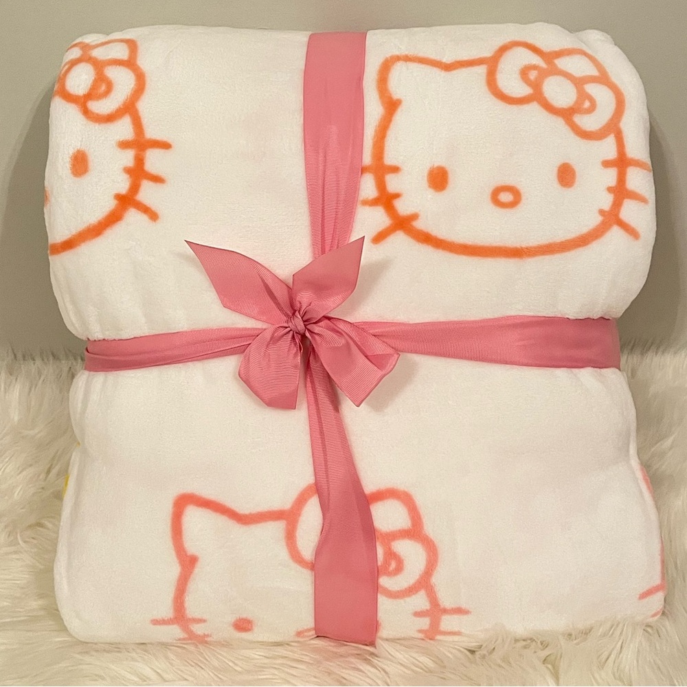 ✨HOST PICK✨*BRAND NEW* Hello Kitty Super Soft Plush Blanket - Queen Size
